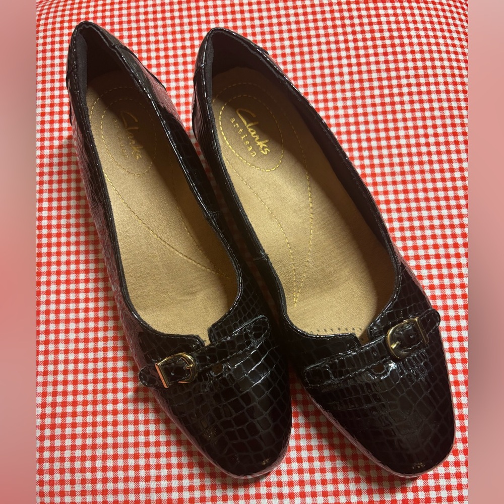 Clarks Women's Black Croc-Embossed Loafers